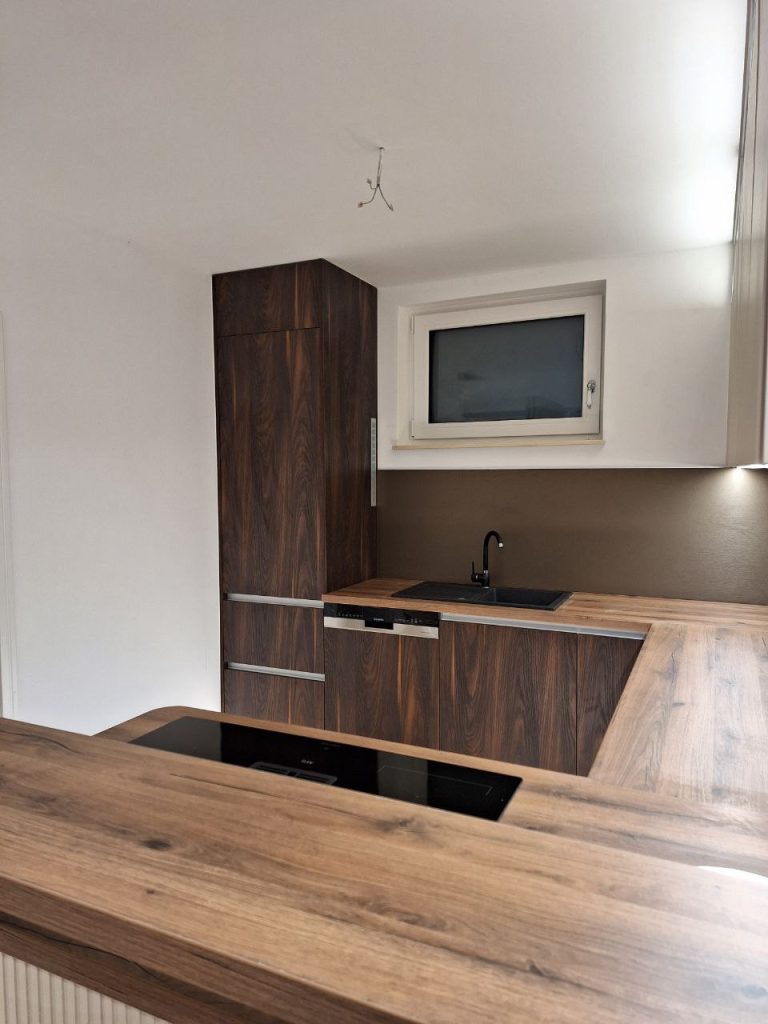 Kuchnia z blatem EGGER Hikora