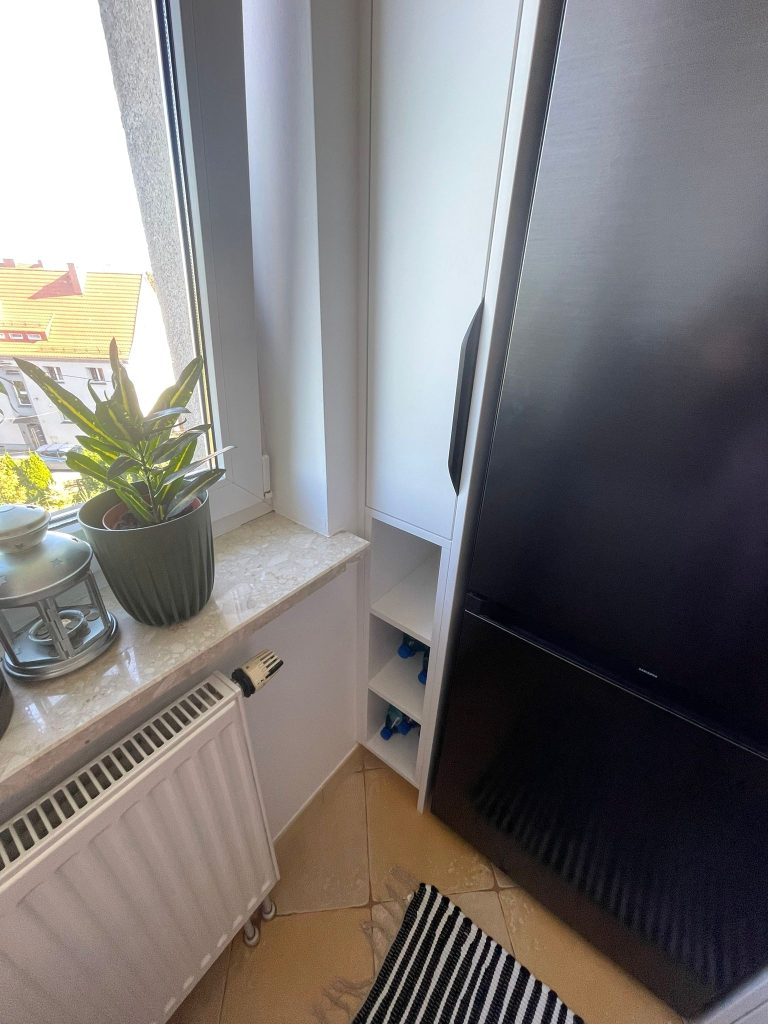 Białe matowe fronty w kuchni na wymiar
