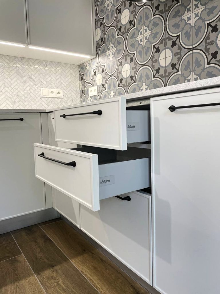 Detale frezowanych frontów kuchennych MDF