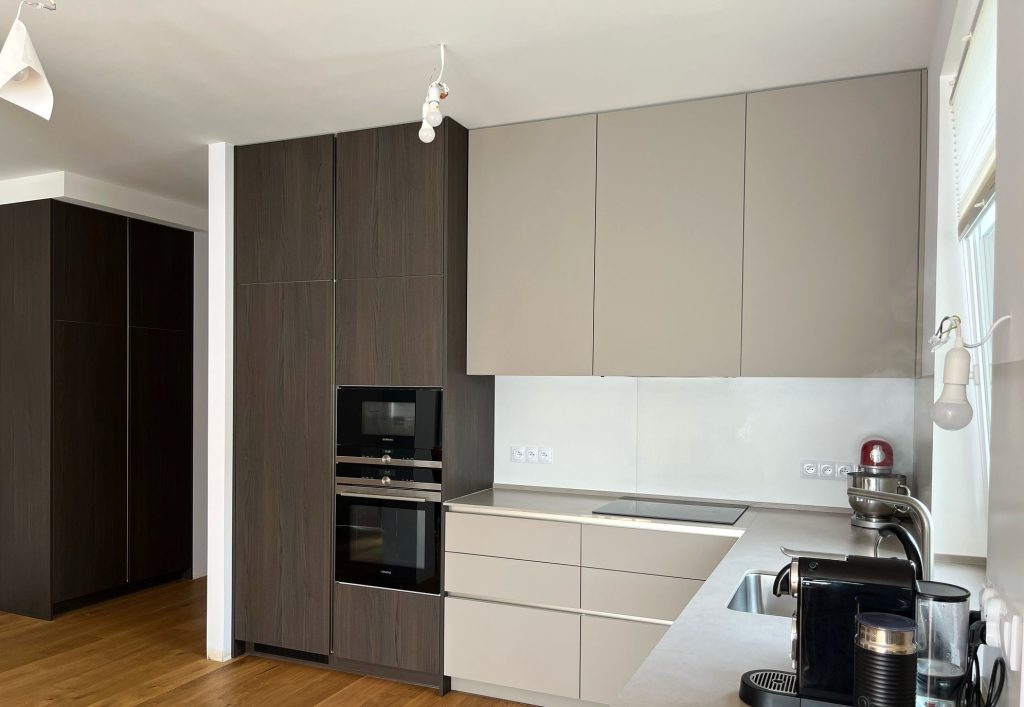 Kuchnia na wymiar z frontami REHAU Nutmeg Brown